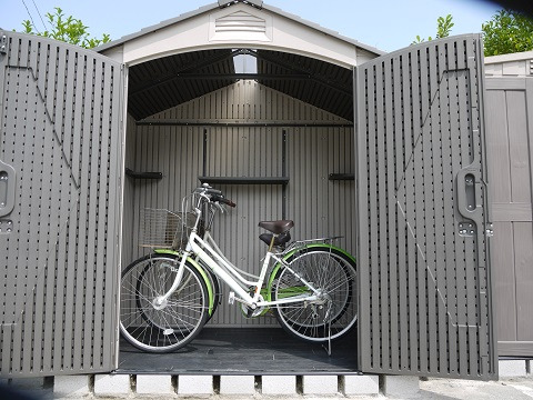 おしゃれ物置に自転車は入る？収納力をチェック！ - ファミリー庭園