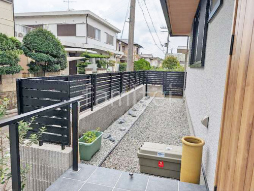 犬走り 防犯砂利敷き バラス砕石 防草シート加工