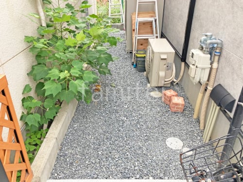 犬走り 防犯砂利敷き バラス砕石 防草シート加工