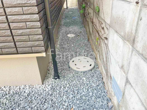 犬走り 防犯砂利敷き バラス砕石 防草シート加工