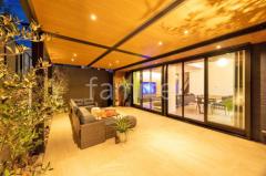 1階テラス屋根 (雨除け) タカショー フル木製調 独立式ホームヤードルーフ 内天井付 フラット屋根 独立式