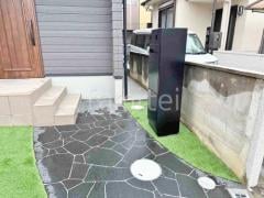 機能門柱 ユニソン ミース 玄関アプローチ 床石貼り 乱形石 石英岩