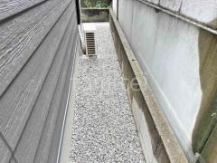 犬走り 防犯砂利敷き バラス砕石 防草シート加工