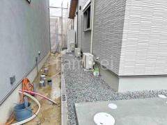 犬走り 防犯砂利敷き バラス砕石 防草シート加工