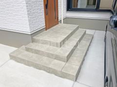 玄関アプローチ階段 床タイル貼り LIXIL パセオ