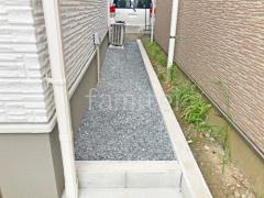 犬走り 防犯砂利敷き バラス砕石 防草シート加工