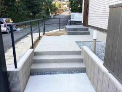 玄関アプローチ階段 床タイル貼り LIXIL グレイスランド