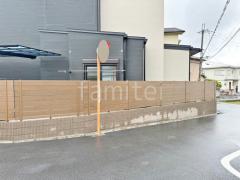 ブロック塀 (化粧ブロック) ユニソン ジャスティ 人工木・樹脂 フェンス(木調) グローベン プラドone 目隠し 木調・ラティス 樹脂