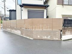 ブロック塀 (化粧ブロック) ユニソン ジャスティ 人工木・樹脂 フェンス(木調) グローベン プラドone 目隠し 木調・ラティス 樹脂