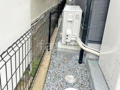 犬走り 防犯砂利敷き バラス砕石 防草シート加工