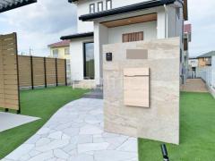 玄関アプローチ 床石貼り 乱形石 石英岩