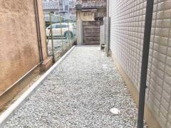 犬走り 防犯砂利敷き バラス砕石 防草シート加工