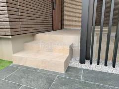 玄関アプローチ階段 床タイル貼り 施主支給