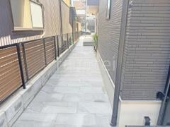 玄関アプローチ 床タイル貼り LIXIL アヴァンティ