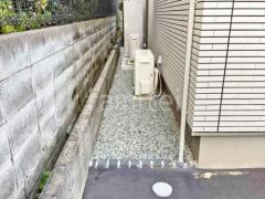 犬走り 防犯砂利敷き バラス砕石 防草シート加工