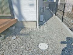 犬走り 防犯砂利敷き バラス砕石 防草シート加工