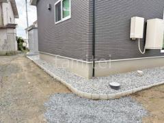 犬走り 防犯砂利敷き バラス砕石 防草シート加工