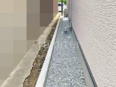 犬走り 防犯砂利敷き バラス砕石 防草シート加工