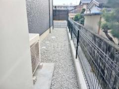 犬走り 防犯砂利敷き バラス砕石 防草シート加工