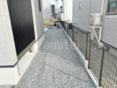 犬走り 防犯砂利敷き バラス砕石 防草シート加工