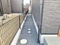 犬走り 防犯砂利敷き バラス砕石 防草シート加工