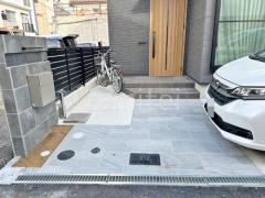 玄関アプローチ 床タイル貼り LIXIL アヴァンティ