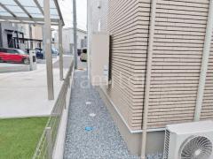 犬走り 防犯砂利敷き バラス砕石 防草シート加工