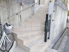 玄関アプローチ階段 床タイル貼り 施主支給