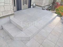 玄関アプローチ階段 床タイル貼り 施主支給