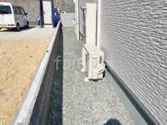 犬走り 防犯砂利敷き バラス砕石 防草シート加工