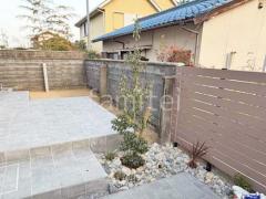 シンボルツリー ソヨゴ 常緑樹 植栽 ロックガーデン 割栗石敷き