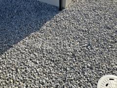 犬走り 防犯砂利敷き バラス砕石 防草シート加工