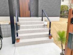 玄関アプローチ階段 床タイル貼り ニッタイ ロッセクラシコII