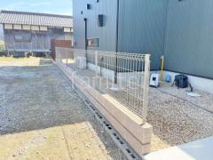 ブロック塀 (化粧ブロック) ユニソン シャモティ スチールメッシュ フェンス YKKAP イーネット3F型 スチール柱 境界・メッシュ