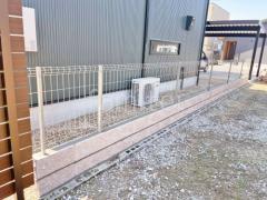 ブロック塀 (化粧ブロック) ユニソン シャモティ スチールメッシュ フェンス YKKAP イーネット3F型 スチール柱 境界・メッシュ