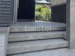 玄関アプローチ 浮遊階段(蹴込み階段) 床タイル貼り LIXIL ベスパ
