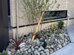 ロックガーデン 割栗石敷き 植栽 下草