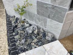 ロックガーデン 栗石敷き