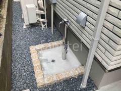 ピンコロ石囲い水受け(パン) 土間モルタル仕上げ 洗い場