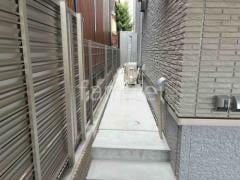 境界フェンス塀 YKKAP イーネット3F 型犬走り 土間コンクリート