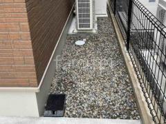 犬走り 防犯砂利敷き バラス砕石 防草シート加工