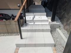 玄関アプローチ階段 床タイル貼り LIXIL アレス