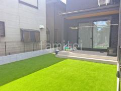 タイルデッキ 壁2面 LIXIL グレイスランド ベーシック 人工芝 防草シート加工 ヨシミツ毛織 リアル人工芝 35mm
