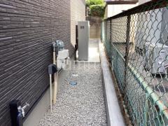 犬走り 防犯砂利敷き バラス砕石 防草シート加工