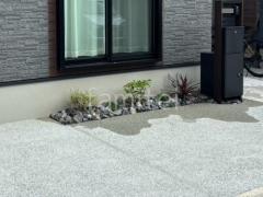 植栽 下草 ロックガーデン 割栗石敷き